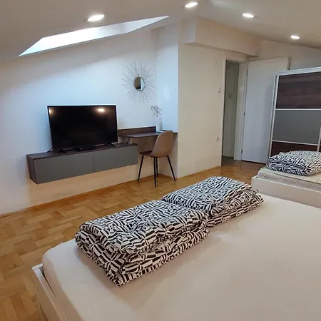 Heart Of The 아파트 *