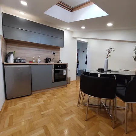 아파트 Heart Of The Ni