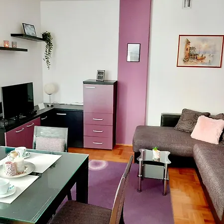 Heart Of The 아파트 *